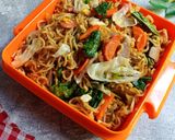 Foto langkah ke 8 dari resep Mie goreng instan spesial.