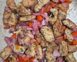 Foto del paso 3 de la receta: Pollo marinado para una ensalada increíble, que acompaña frijoles negros y plátano maduro