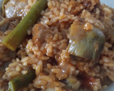 Foto del paso 4 de la receta: Arroz con costilla de cerdo, alcachofas y espárragos trigueros