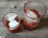 Foto langkah ke 1 dari resep Strawberry Latte.