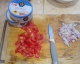صورة لخطوة 1 من وصفة تونة بالطماطم 🐟