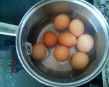 Foto del paso 1 de la receta: Huevos rellenos súper fáciles y deliciosos
