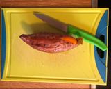 Rántott lepényhalfilé édes burgonya pürével, párolt brokkolival és főtt krumplival recept fázis 5 fotója