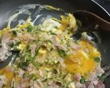 Foto del paso 5 de la receta: Gallo pinto y huevo revuelto con espinacas y jamón