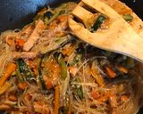 Szezámmagos üvegtészta zöldségekkel és csirkemellel recept fázis 4 fotója