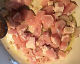 Foto del passaggio 1 della ricetta Pollo peperoni e basilico