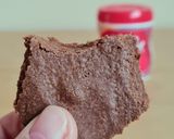 Foto del paso 4 de la receta: Galleta de harina de coco, cacao y maní, midiendo con tapita de polvo Royal®