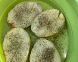 Foto del paso 1 de la receta: Salchichas de pollo con patata al micro