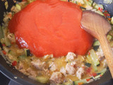 Rigatoni con Salsa de tomate, calabacín y atún