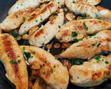 Foto del paso 5 de la receta: Solomillos de Pollo al Ajillo con Patatas