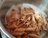 A picture of step 4 of White sauce pasta.