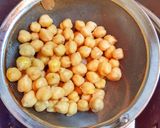 A picture of step 2 of Scallion hummus.