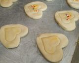 Foto langkah ke 3 dari resep Simple Heart Cookies.