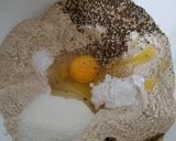 Foto del paso 1 de la receta: Galletitas dulces integrales con semillas