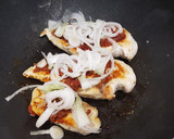 Foto del paso 3 de la receta: Pizza con base de pollo sin horno low carb