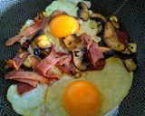 Foto del paso 4 de la receta: Huevos revueltos con lomo embuchado, setas y queso costeño!💕