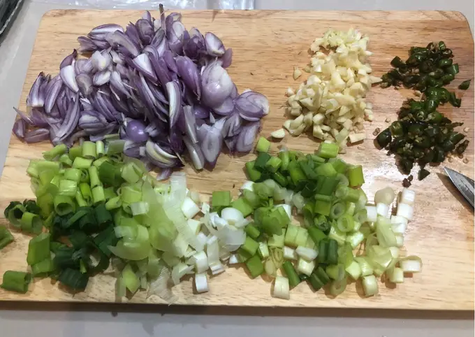 Langkah-langkah untuk membuat Cara bikin Nasi Goreng Standar Rumah