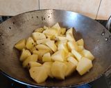 A picture of step 3 of Jeera Aloo (no boiled).