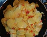 Foto del paso 2 de la receta: Bifes a la plancha de hierro y nidos de cebolla con papas a la española (versión propia)
