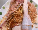 Hình bước làm 1 của món Gà luộc không cần nước (Gà luộc hành Tây)