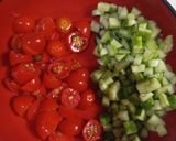 Foto langkah ke 2 dari resep Penne Pasta Vegetable Salad.