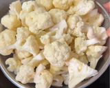 A picture of step 1 of Stir-Fried Cauliflower 炒菜花.