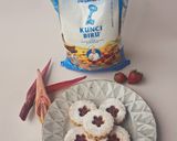 Foto langkah ke 8 dari resep Strawberry & Kecombrang Cookie Sandwich.