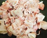 Hình bước làm 1 của món Mực Xào Giá Hành