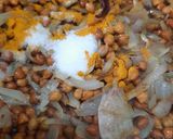 A picture of step 2 of Kolkata-Style Ghugni (Kolkata Style Chana Ghugni Recipe).