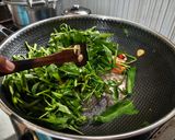 Foto langkah ke 5 dari resep Tumis Kangkung Saus Tiram (Tidak Pedas).