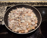 Foto del paso 2 de la receta: Calamares y gambas al ajillo 😋