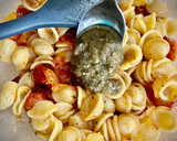 Foto del paso 2 de la receta: Orecchiette con tomates cherry confitados