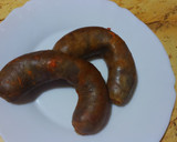 Foto del paso 1 de la receta: Revuelto de morcilla fresca con frutos secos