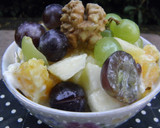 Foto del paso 1 de la receta: Ensalada de queso y frutas