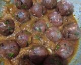 A picture of step 4 of Kofta masala.