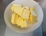 A picture of step 4 of Apple Cake with Cinnamon-Lemon Cream.