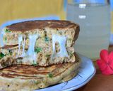 Foto del paso 4 de la receta: Pancakes de verdeo rellenos con queso🥞