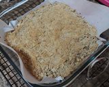 A picture of step 4 of Peach Oatmeal Bars.