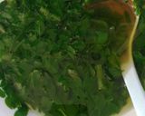 Foto langkah ke 2 dari resep Sayur bening daun kelor.