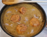 Foto del paso 11 de la receta: Albóndigas de merluza en salsa de ajo y perejil