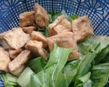 Foto langkah ke 1 dari resep Tumis Pakcoy Tahu Pasek.