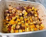 Une image de l'étape 9 de Travers de porc marinés aux courgettes jaunes, aubergine graffiti et tomates.