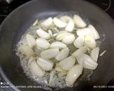 Foto del paso 1 de la receta: Filete de Dorada a la plancha con cebolla francesa y tomate