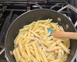 A picture of step 4 of Chicken Alfredo.