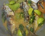 Foto langkah ke 4 dari resep Kembung Tumis Cabai hijau.
