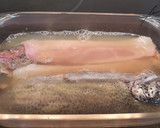 Foto del paso 3 de la receta: Trucha con bacon y gambas a la gabardina