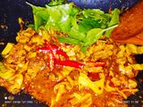 ผัดเผ็ดสันคอหมูพริกแกงใต้