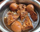 Foto langkah ke 4 dari resep Semur Tahu Telur khas Betawi.