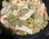 Foto del paso 3 de la receta: Tintorera con langostinos y alcachofas