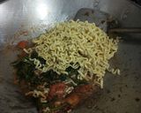 Foto langkah ke 4 dari resep Mie Kangkung Belacan.